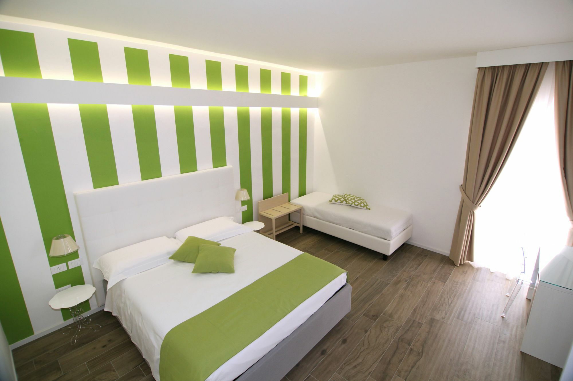 Hotel Domus Nova à Reggio de Calabre Extérieur photo